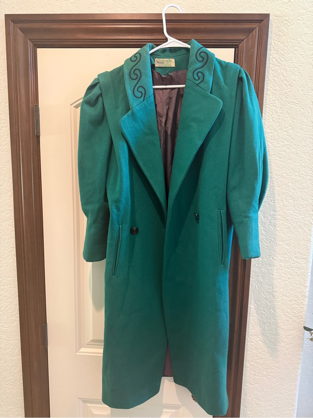 Vintage Green Women's Long Coat with Embroidered Collar